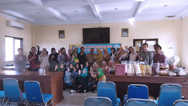 Tingkatkan Daya Saing Produk, Pelaku UMKM Semanding Tuban Diberi Pelatihan Fotografi